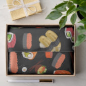 Kleurrijke sushi op zwarte achtergrond tissuepapier (Geschenk)