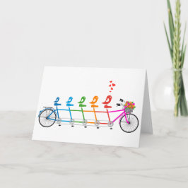 Kleurrijke tandem fiets met schattige vogels famil kaart