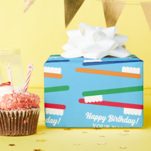 Kleurrijke tandenborstel patroon aangepaste verjaa cadeaupapier