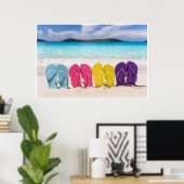 Kleurrijke Teenslippers in de zand Poster (Thuiskantoor)