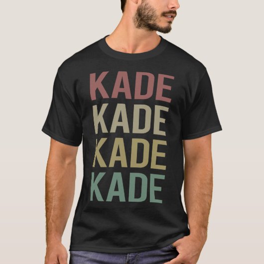 Kleurrijke tekst kunst - Kade naam T-shirt (Voorkant)