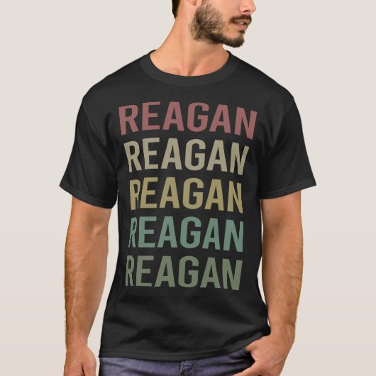 Kleurrijke tekst kunst - Reagan naam T-shirt (Voorkant)