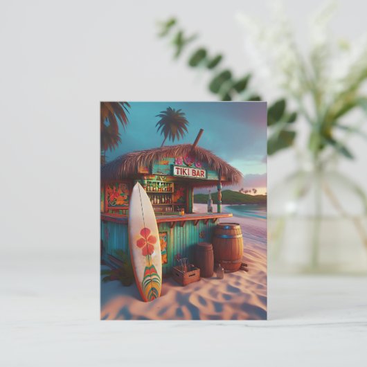 Kleurrijke Tiki Bar en surfplank op het strand Briefkaart (Staand voorkant)