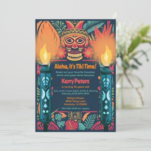 Kleurrijke Tiki Luau Skull Achtertuin Verjaardagsf Kaart (Staand voorkant)