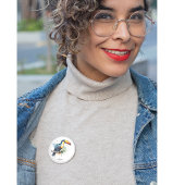 kleurrijke touroperator die op een tak zit ronde button 3,2 cm