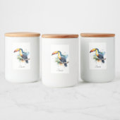 kleurrijke touroperator die op een tak zit voedselcontainer etiket (Flessen)