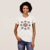 Kleurrijke Tracery Ornament Pattern T-Shirt (Voorkant volledig)