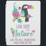 kleurrijke tropische bloemen en inspirerend toucan iPad cover<br><div class="desc">Deze inspirerend afdekking is voorzien van een mooie tropische afdruk in levendige kleuren,  met een schattige cartoon,  kleurrijke tropische bladeren en bloemen,  en een kleine roze vogel. De titel van Einstein luidt: "Kijk diep in de Natuur en je zult alles beter begrijpen",  in paarse en lichtblauwe lettertypen.</div>