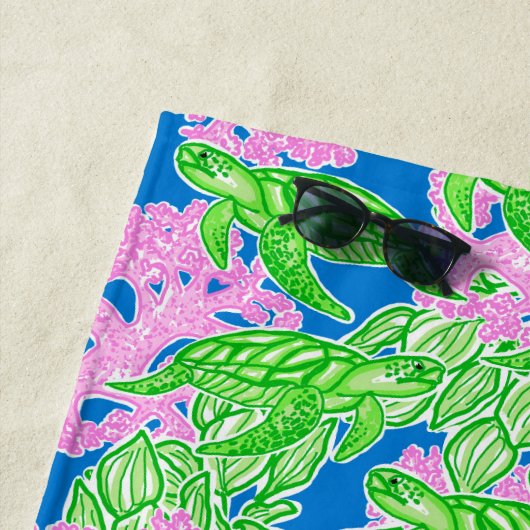 Kleurrijke tropische schildpadden patroon geperson strandlaken (In situ)