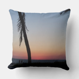 Kleurrijke tropische zonsondergang op een werpkuss kussen