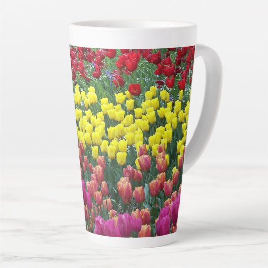 Kleurrijke Tulip Garden Floral Latte Mok (Rechterhoek)
