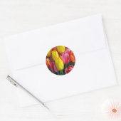 Kleurrijke tulpen bouquet ronde sticker (Envelop)