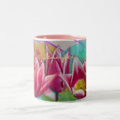 Kleurrijke tulpen op geverfde achtergrond, aangepa tweekleurige koffiemok (Center)