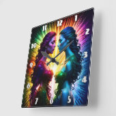 Kleurrijke tweeling omhelst licht 's nachts vierkante klok (Hoek)