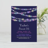 Kleurrijke Twinkle Lights op Navy Sweet 16 Invite Kaart (Staand voorkant)