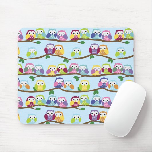 Kleurrijke uil op een tak muismat (Met muis)