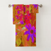 Kleurrijke ultraviolet, magenta en rode wilde bloe bad handdoek (Insitu)