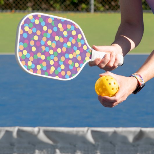 Kleurrijke Veelkleurige Polka-Stippen Patroon op P Pickleball Paddle (Insitu)