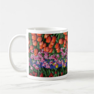 Kleurrijke veertulpen koffiemok