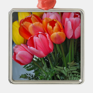 Kleurrijke veertulpen metalen ornament