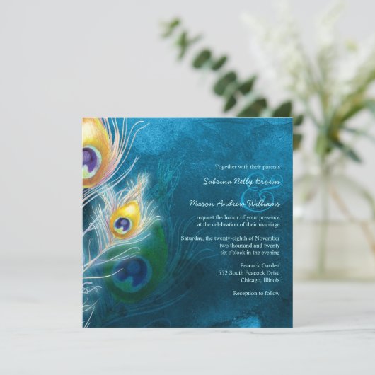 Kleurrijke veren pauw thema bruiloft uitnodiging (Staand voorkant)