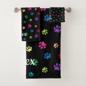 Kleurrijke verf afdrukken op zwart bad handdoek (Insitu)