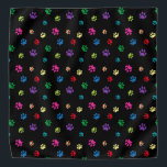 Kleurrijke verf-afdrukken op zwart bandana<br><div class="desc">Show hoeveel je van dieren houdt met deze schattige,  kleurrijke,  gepatterde banaan. Ziet ook geweldige met een witte achtergrond. Laat je huisdier er schattig uitzien.</div>