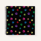 Kleurrijke verf afdrukken op zwart notitieboek (Voorkant)
