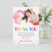 Kleurrijke verjaardagsfoto voor kinderen bedankkaart (Staand voorkant)