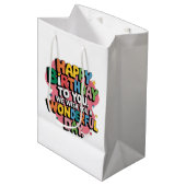 Kleurrijke verjaardagswensen medium cadeauzakje (Voorkant Gekanteld)