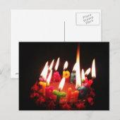 Kleurrijke, verlichte "Happy Birthday" kaarsen, do Briefkaart (Voorkant / Achterkant)