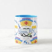 Kleurrijke verplegingsgereedschappen op blauwe pok mok (Midden)