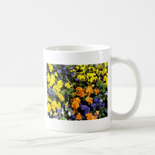 Kleurrijke viooltjesbloemen koffiemok