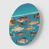 Kleurrijke vis onder blauw zeewater grote klok (Hoek)