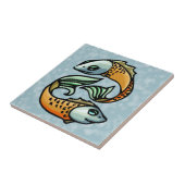 Kleurrijke vis op blauw tegeltje (Zijkant)