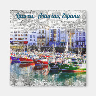 Kleurrijke vissersboten in Luarca, Asturië, Spanje Magneet
