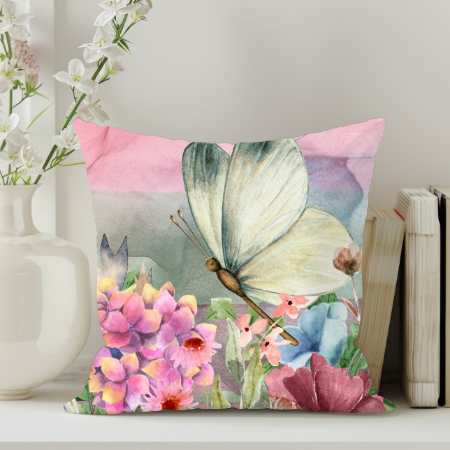 Kleurrijke vlinderkusjes tussen wilde bloemen kussen (Creator heeft geüpload)