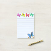 Kleurrijke vlinders & confetti op lichtblauw post-it® notes (Op bureau)
