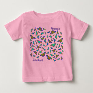 Kleurrijke vlinders op baby roze - baby T-shirt