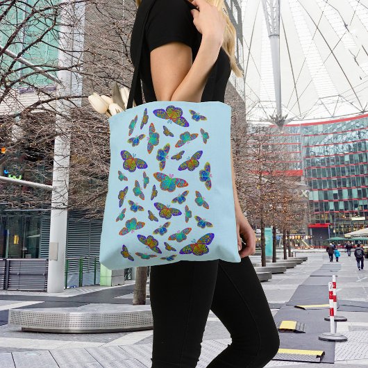 Kleurrijke vlinders op babyblauw tote bag