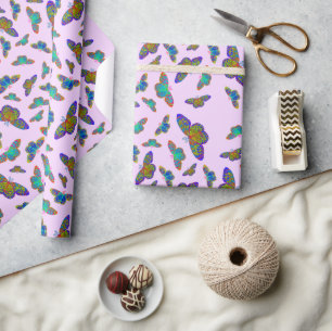 Kleurrijke vlinders op babyroze - aanpasbaar   cadeaupapier