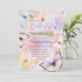 Kleurrijke vlinders regenboog verjaardag kaart (Staand voorkant)