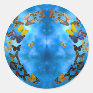 Kleurrijke Vlinders Vliegen over Blauwe Wolken Ronde Sticker