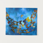 Kleurrijke Vlinders Vliegen Over Blauwe Wolken Wandkleed (Voorkant (horizontaal))