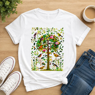 Kleurrijke vogels in een bloeiende boom t-shirt
