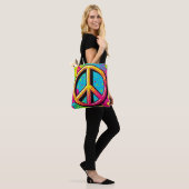 Kleurrijke Vrede & Liefde Sfeer Tote Bag (Op model)