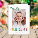 Kleurrijke Vrolijke en Heldere Kerstmisfoto Groet Feestdagen Kaart<br><div class="desc">Deze leuke,  heldere kerstvakantie wenskaart is voorzien van kleurrijke tekst,  lezen,  "Merry & Bright" in groen,  limoen,  kersenrood,  roze,  goudgeel en aqua. De typografie voor het woord "Bright" bevat een overlappend tissuepapierontwerp. Deze luchtige kaart roept een gevoel van speelsheid,  gelach en kindervreugde op in de simpele dingen.</div>