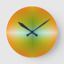 Kleurrijke wandklok met een verloopkleurige wijzer