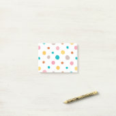 Kleurrijke waterverf stippen post-it® notes (Op bureau)
