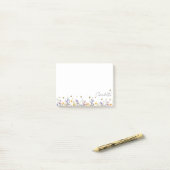 Kleurrijke waterverf wilde bloem met vlinder post-it® notes (Op bureau)
